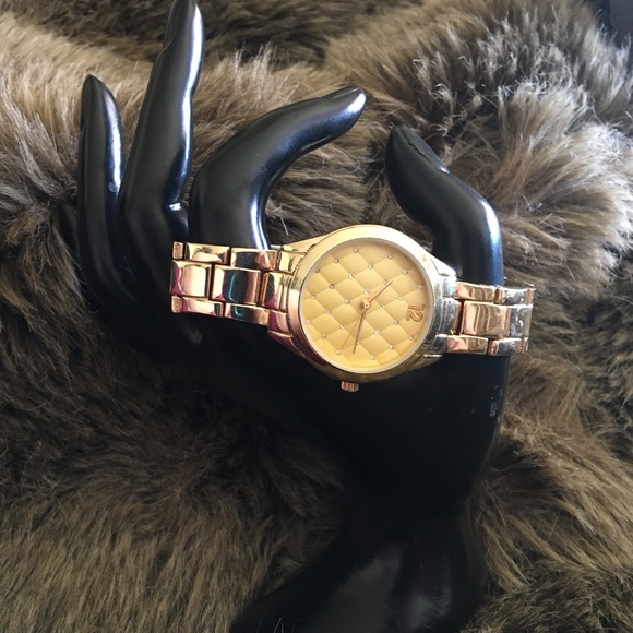 Ladies gold tone steel quilted rhinestone watch - Picture 5 of 8